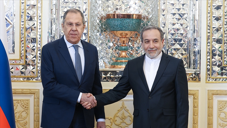 İran Dışişleri Bakanı Erakçi ile Rus mevkidaşı Lavrov, Tahran'da görüştü 