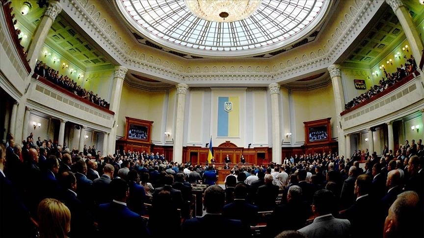 Le parlement ukrainien approuve la résolution affirmant la présidence de Zelenskyy pendant le conflit