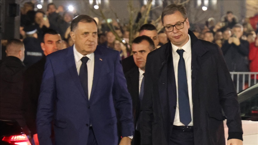 Vuçiq në Banja Llukë takohet me Dodikun: Një ditë e vështirë për popullin serb