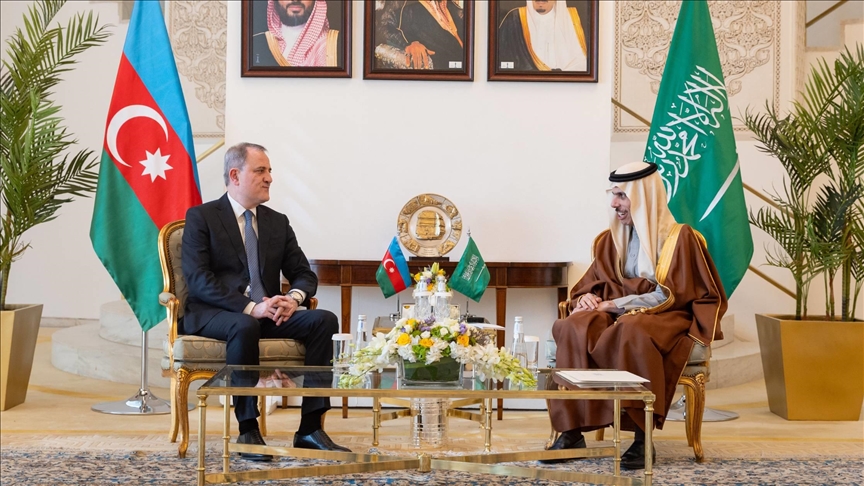 الرياض.. وزيرا  خارجية السعودية وأذربيجان يبحثان مستجدات المنطقة 