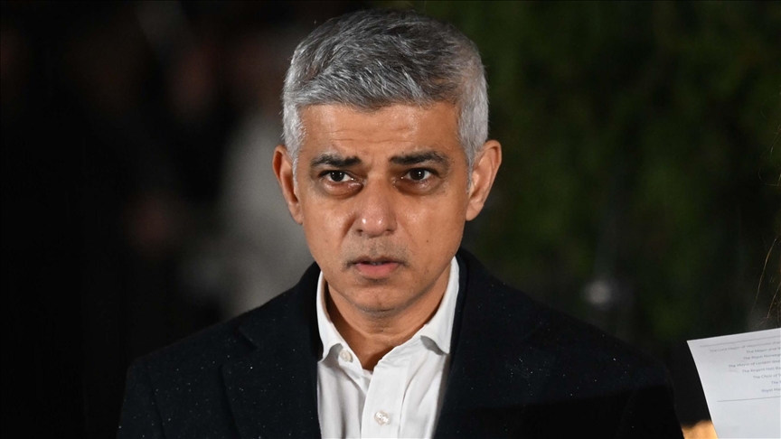 Londra Belediye Başkanı Khan, savunmaya daha çok harcanması gerektiğini düşünüyor