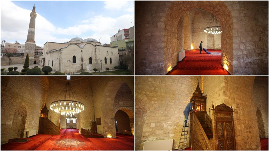 Siirt'te 9 asırlık cami "on bir ayın sultanı"na hazır