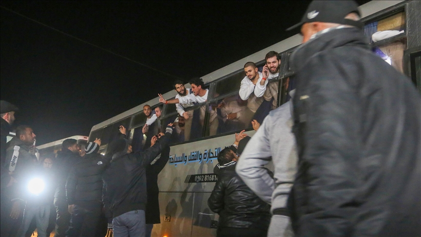İsrail, teslim aldığı 4 cesedin teşhisi yapılana kadar 46 Filistinlinin serbest bırakılmasını erteledi