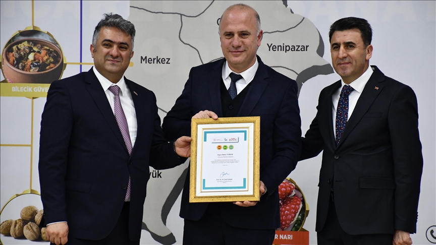 TÜRKPATENT Başkanı Durak, Bilecik'in Lefke bezi ve Bıldırcın kebabının coğrafi işaret belgelerini takdim etti