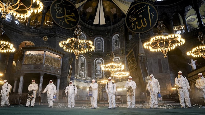 Ayasofya-i Kebir Cami-i Şerifi'nde ramazan temizliği yapıldı
