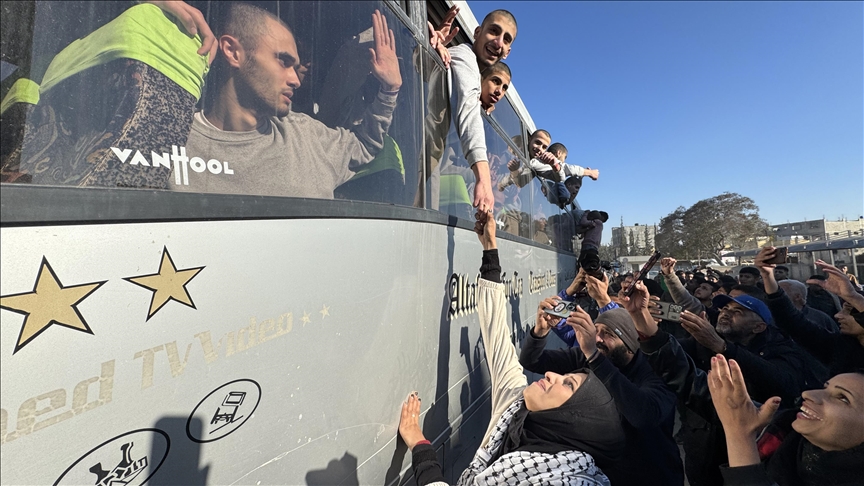 İsrail'in serbest bıraktığı aralarında çocuk ve kadınların da bulunduğu bazı Filistinli esirler Gazze'ye ulaştı