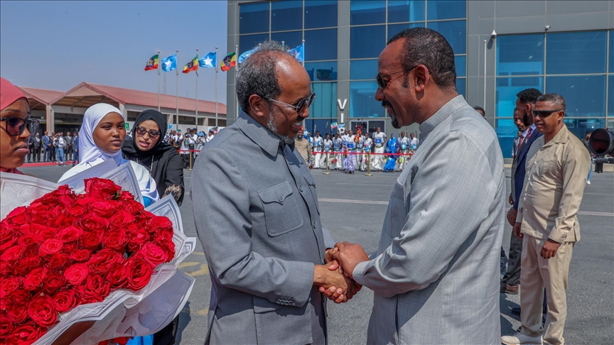 لأول مرة بعد اتفاق أنقرة.. رئيس وزراء إثيوبيا يصل الصومال