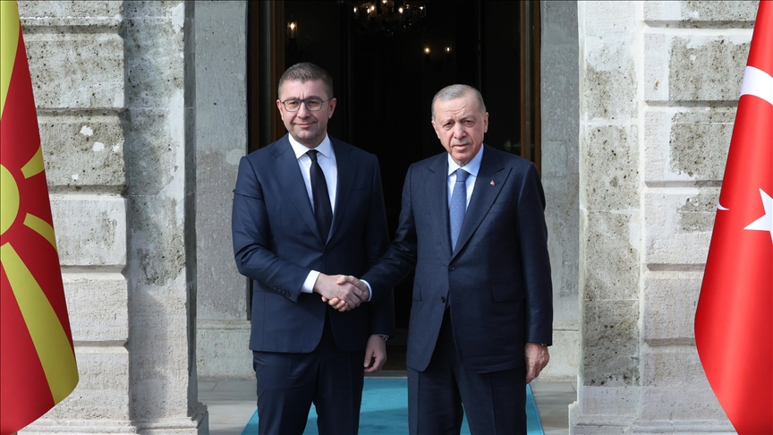 Kryeministri Mickoski pritet në takim në Istanbul nga presidenti Erdoğan