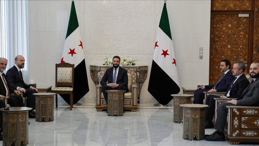 سوريا.. وفد تركي يلتقي الرئيس الشرع في قصر الشعب بدمشق
