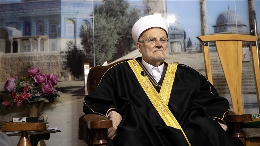 الشيخ عكرمة يهنئ بحلول رمضان ويدعو الفلسطينيين لشد الرحال للأقصى