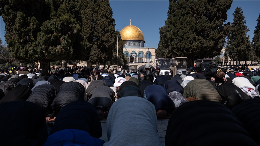 Në xhaminë Al-Aksa 60 mijë besimtarë falën namazin e xhumasë