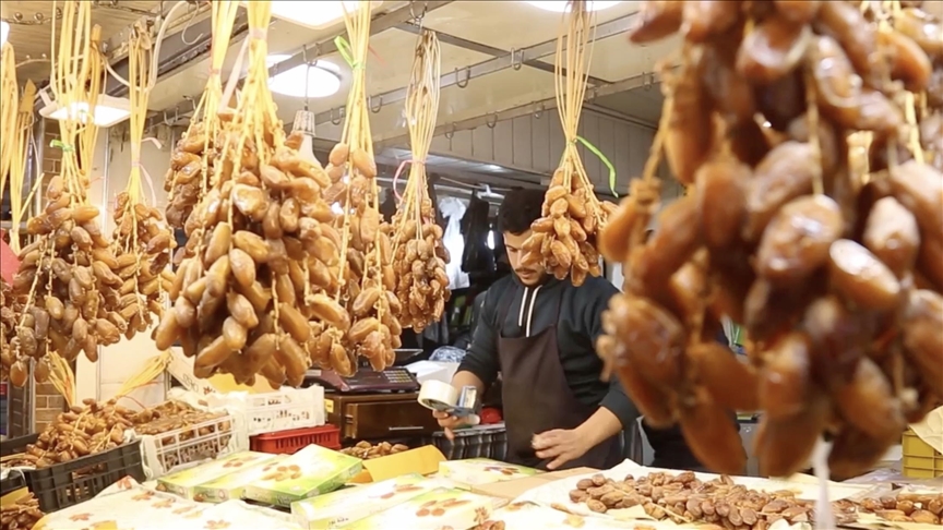 عشية رمضان بالجزائر.. احتفالات وأسواق مكتظة وتخفيضات (تقرير)