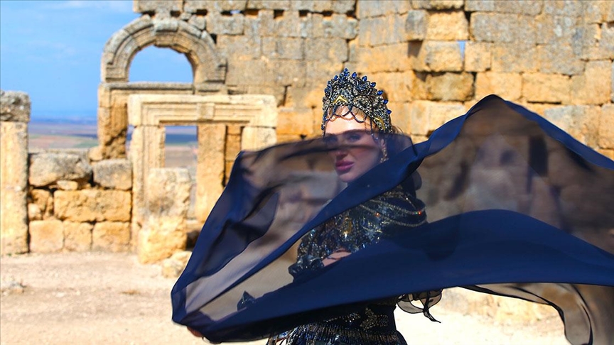 Mezopotamya'nın motifleri tarihi mekanlarda düzenlenen defilelerle tanıtıldı