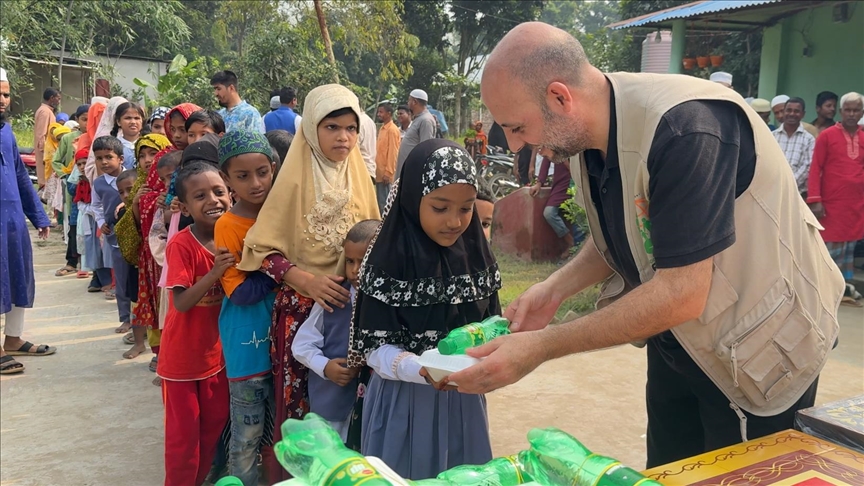 UN refugee chief fears hunger may hit Rohingya amid dramatic aid cut