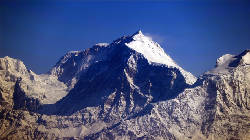 Avalanche in Indian Himalayas kills 4, five workers still trapped