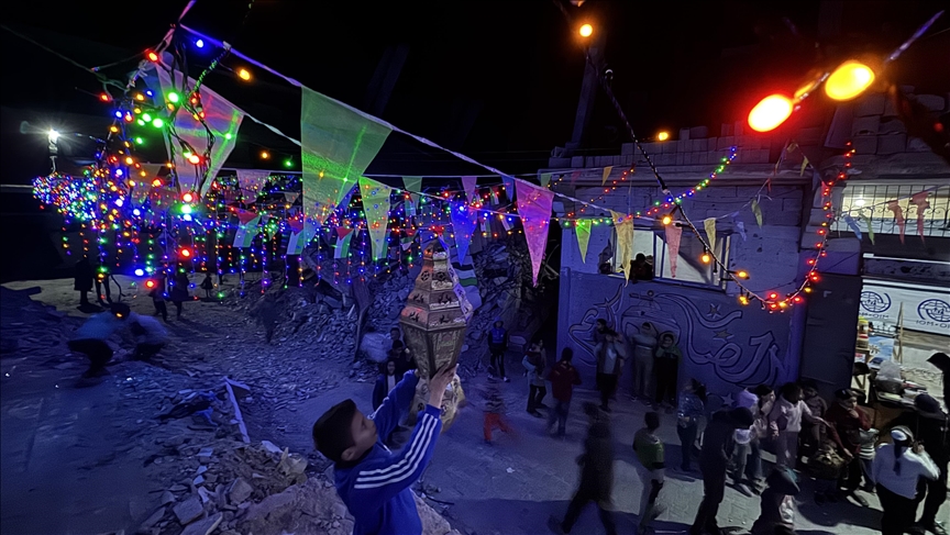 Amid ruins of war, collective suhoor marks start of Ramadan in Gaza’s Khan Younis Amid ruins of war, collective suhoor marks start of Ramadan in Gaza’s Khan Younis