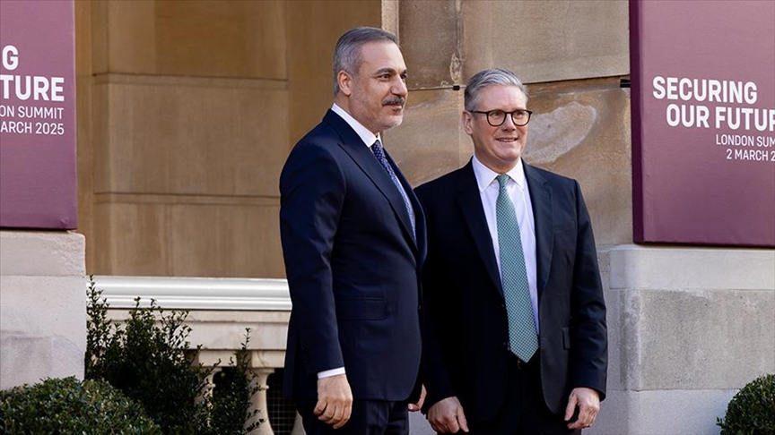 Kryediplomati turk Fidan, pjesëmarrës në samitin për Ukrainën në Londër