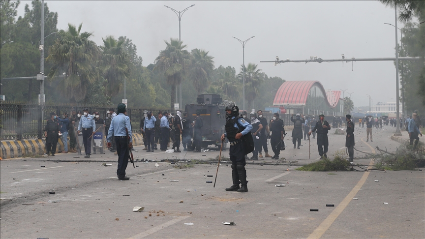 1 killed, 4 injured as woman suicide bomber attacks security convoy in Pakistan