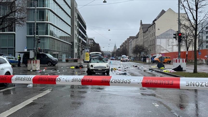 Allemagne : 1 mort et plusieurs blessés après qu'une voiture a foncé sur la foule dans la ville de Mannheim