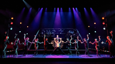 Broadway'in uzun süre sahnelenen müzikali "Chicago" İstanbul'da seyirciyle buluşuyor