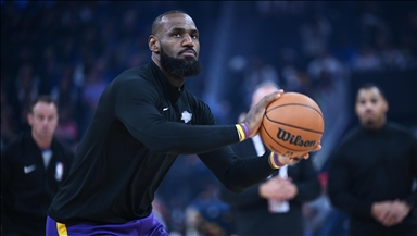 LeBron James becomes 1st NBA player to reach 50,000 points