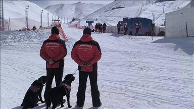 Palandöken'de çığ bölgesinde kayak yapan ve kask takmayanlara ceza kesildi