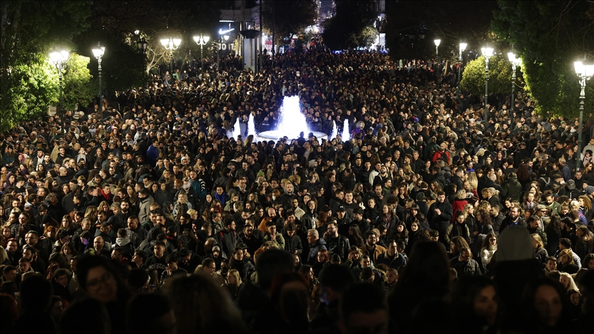 Илјадници протестираа во Атина поради смртоносната железничка несреќа барајќи одговорност