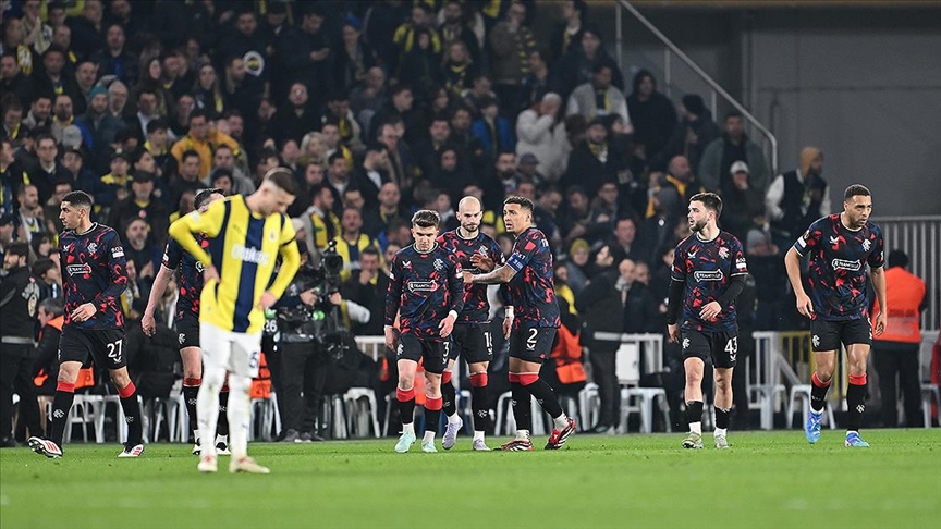 Fenerbahçe, UEFA Avrupa Ligi'nde turu zora soktu