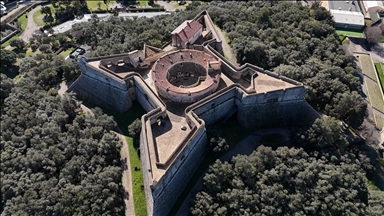 Kështjella historike Fort Carre dhe Porti Vauban, pika ikonike të qytetit francez Antibes