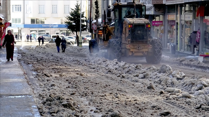 Li Sariqamîşê ekîb berf û cemedê paqij dikin û dikişînin dervayî navçeyê