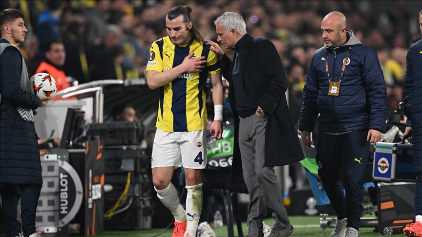 Fenerbahçeli futbolcu Çağlar Söyüncü'nün adalesinde ödem ve kanama tespit edildi