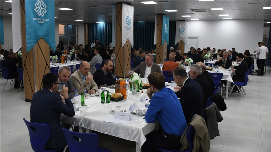 Shkollat ​​Ndërkombëtare Maarif shtruan iftar në Kosovë