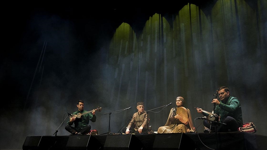 Azerbaycanlı sanatçılar Alim Kasımov ve Fergana Kasımova AKM'de konser verdi
