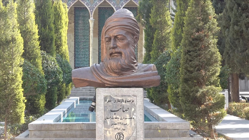  ضريح الشاعر التركي صائب التبريزي.. معلم سياحي وثقافي في قلب إيران (تقرير)