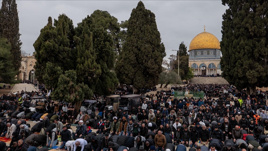 90 ألف مصلّ يقيمون الجمعة الأولى من رمضان في الأقصى 