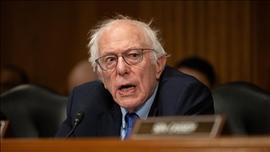 Bernie Sanders exige une enquête sur le DOGE et convoque Elon Musk devant le comité