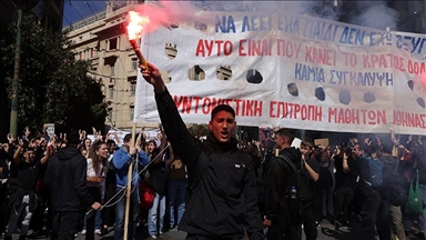 Hiljade ljudi protestuju u Atini zbog željezničke nesreće, zahtijevaju odgovornost