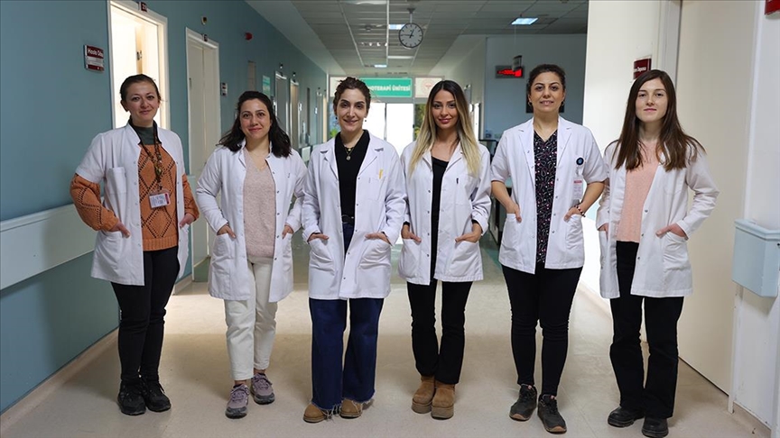 Hakkari'nin kadın doktorları, hastalara şifa olmak için mesai yapıyor