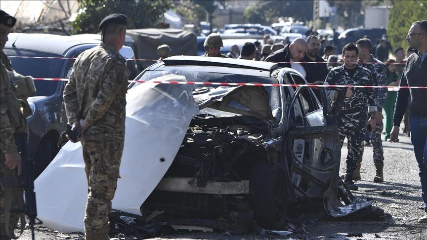 مقتل لبناني وإصابة آخر إثر غارة إسرائيلية استهدفت سيارة في بنت جبيل
