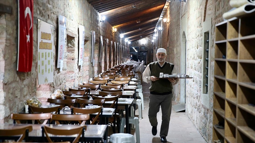 Kocaeli'nin tarihi ilim ve ibadet merkezinde 5 asırlık iftar geleneği sürdürülüyor