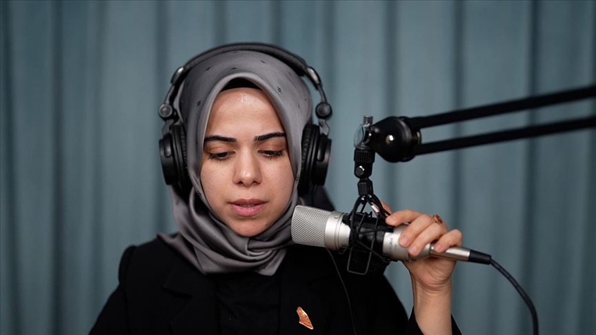 Podcast muhabiri Betül Sümeyye Us, gardırobunda başlayan seslendirme hikayesini anlattı