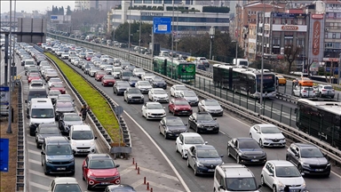 İstanbul'da akşam saatlerinde trafik yoğunluğu yaşanıyor