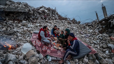 Iftar palestinske porodice na ruševinama kuće koju su uništile izraelske snage