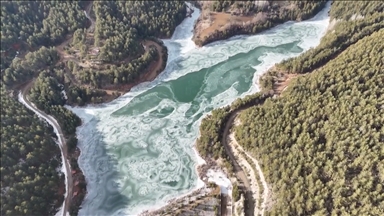 Kastamonu'da büyük bölümü buz tutan Tuzaklı Göleti dronla görüntülendi