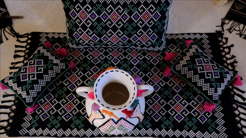 Kırklareli'nde unutulmaya yüz tutan Poyralı dokumasından yapılan ürünler sergilendi