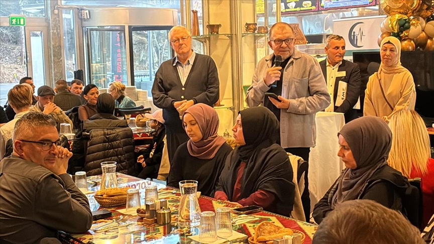 İsveç’te farklı inanç gruplarının temsilcileri iftarda buluştu