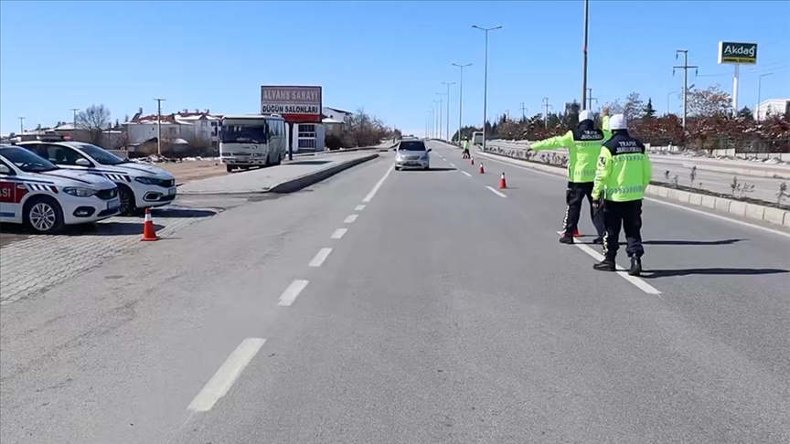 Emniyet ve jandarma trafik ekipleri, bir haftada 3,5 milyondan fazla aracı denetledi 