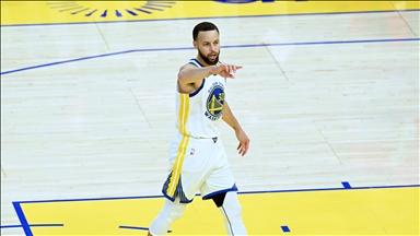 Ylli i basketbollit Stephen Curry arrin 25.000 pikë në karrierë