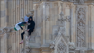 Protestor arrested after scaling London’s Big Ben for 16 hours with Palestinian flag