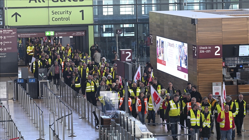 Thousands of flights cancelled as strike hits 13 airports across Germany
